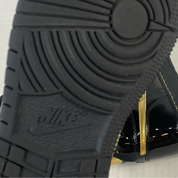 Set the standard! The Jordan Retro 1  NIKE Air Jordan Youth Air 1 Retro High Og Patent Black Metallic Gold